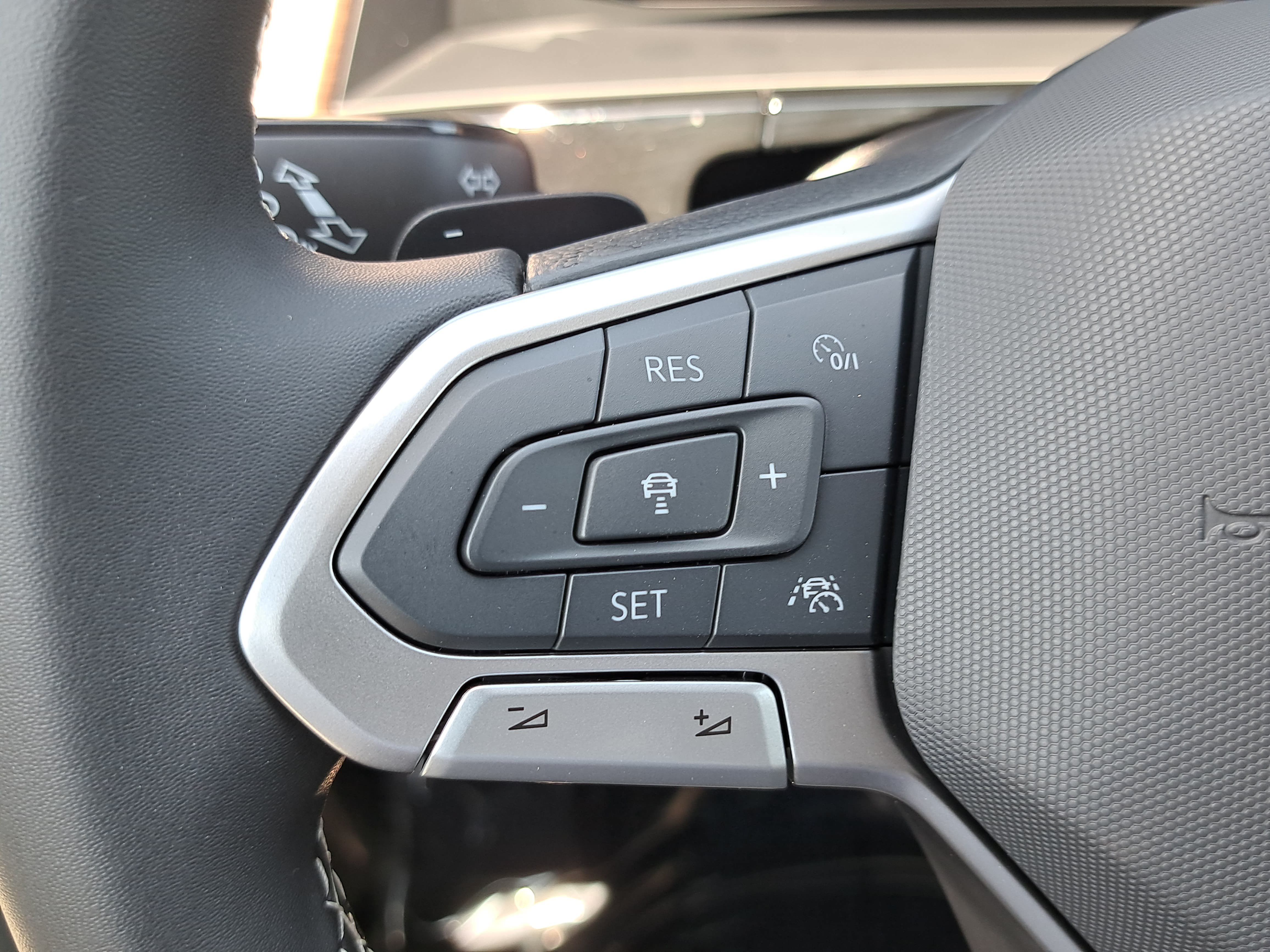 New 2026 Volkswagen Atlas SE FWD image 18