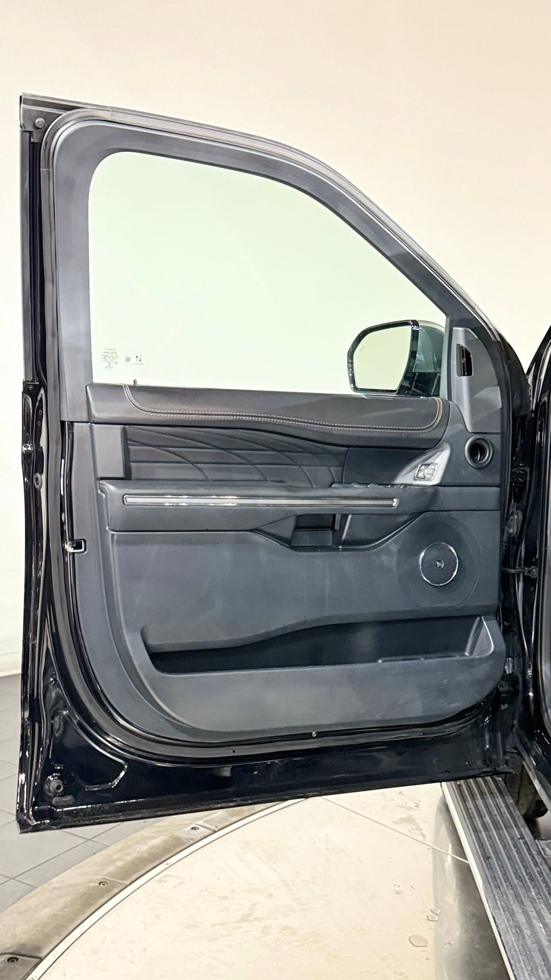 Used 2022 Ford Expedition Platinum image 33