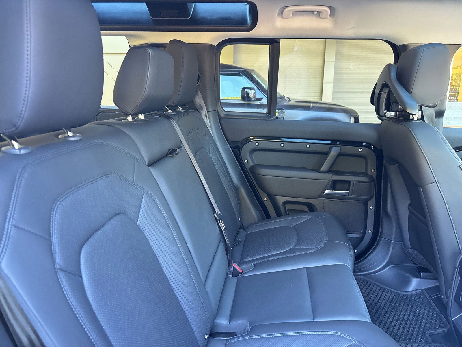 Used 2025 Land Rover Defender 110 S image 30