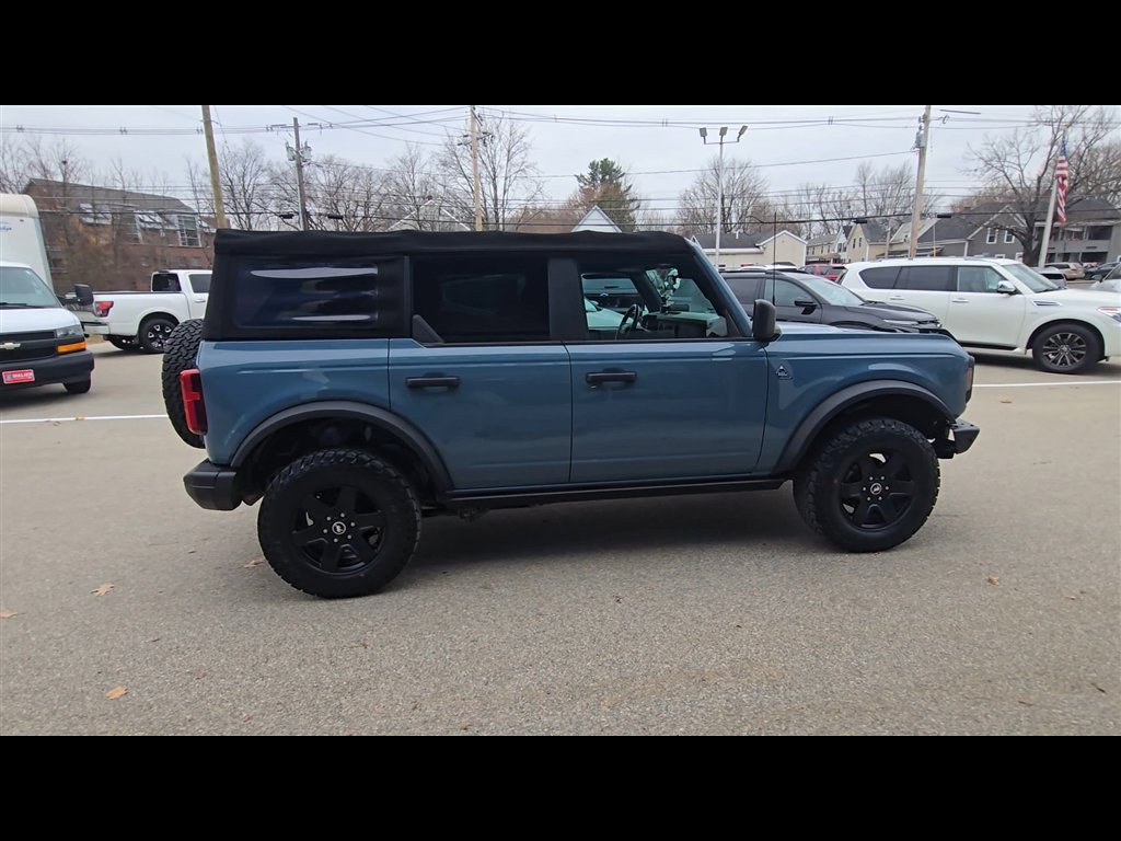 Used 2021 Ford Bronco Black Diamond image 9