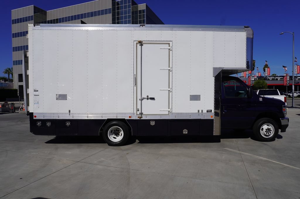 Used 2024 Ford E-450 and Econoline 450 Super Duty w/ Power Windows & Locks Group RWD image 5