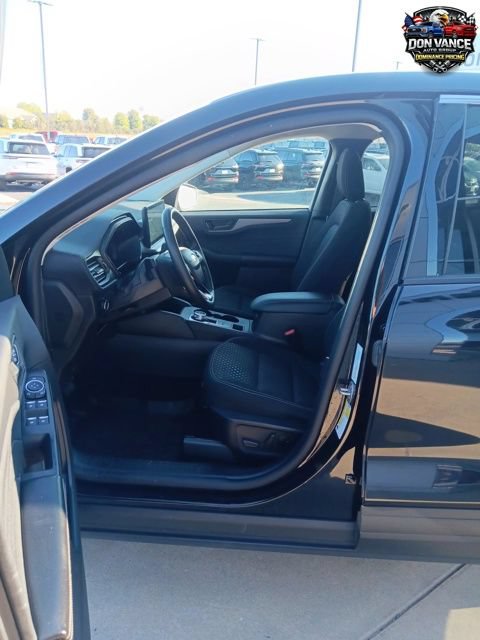 Used 2023 Ford Escape Active w/ Tech Pack #1 AWD/4WD image 9
