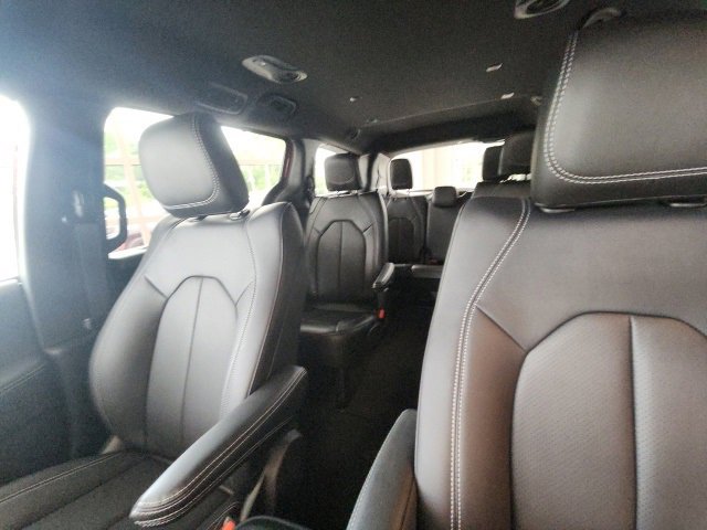 New 2026 Chrysler Pacifica Select image 35