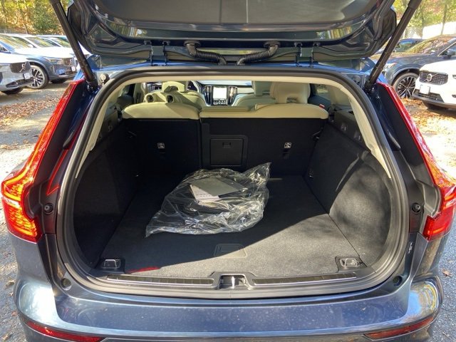 New 2026 Volvo V60 B5 Cross Country Plus w/ Climate Package image 19