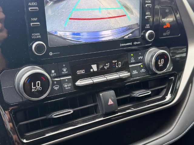 Used 2022 Toyota Highlander LE FWD image 22