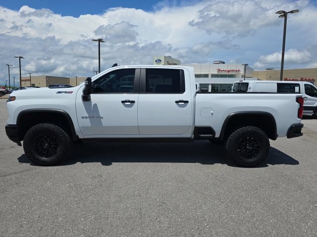 Used 2025 Chevrolet Silverado 2500 ZR2 w/ Technology Package AWD/4WD image 2