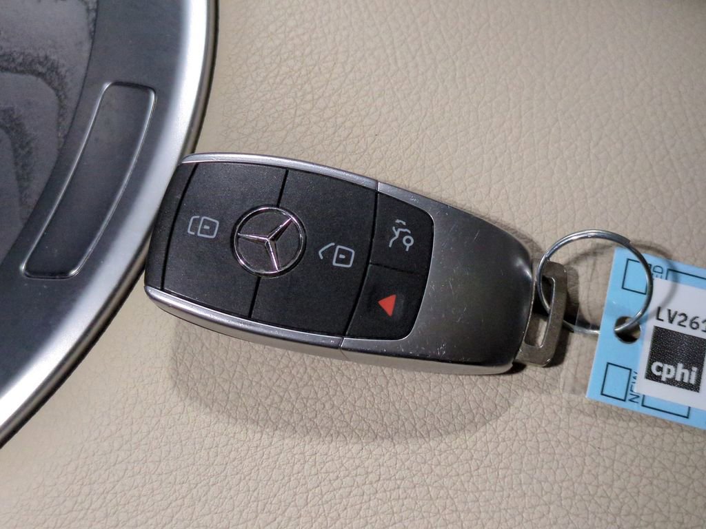 Used 2020 Mercedes-Benz GLC 300 w/ Parking Assistance Package image 35