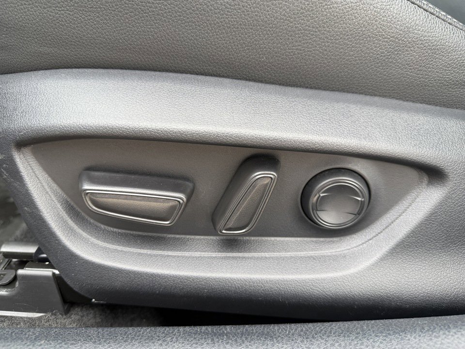 Used 2025 Toyota Camry SE AWD/4WD image 15