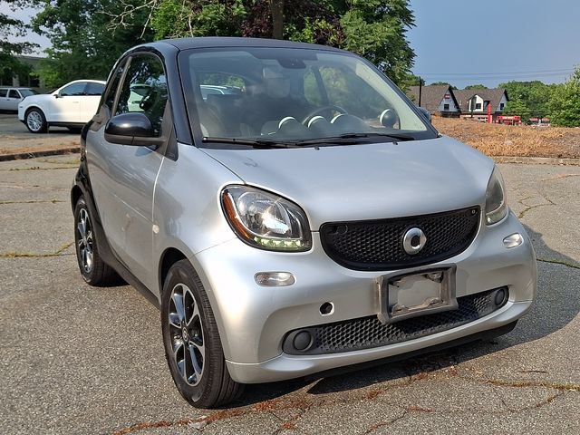 Used 2016 smart fortwo passion RWD image 2