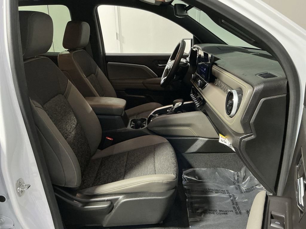 Used 2024 Chevrolet Colorado ZR2 image 33