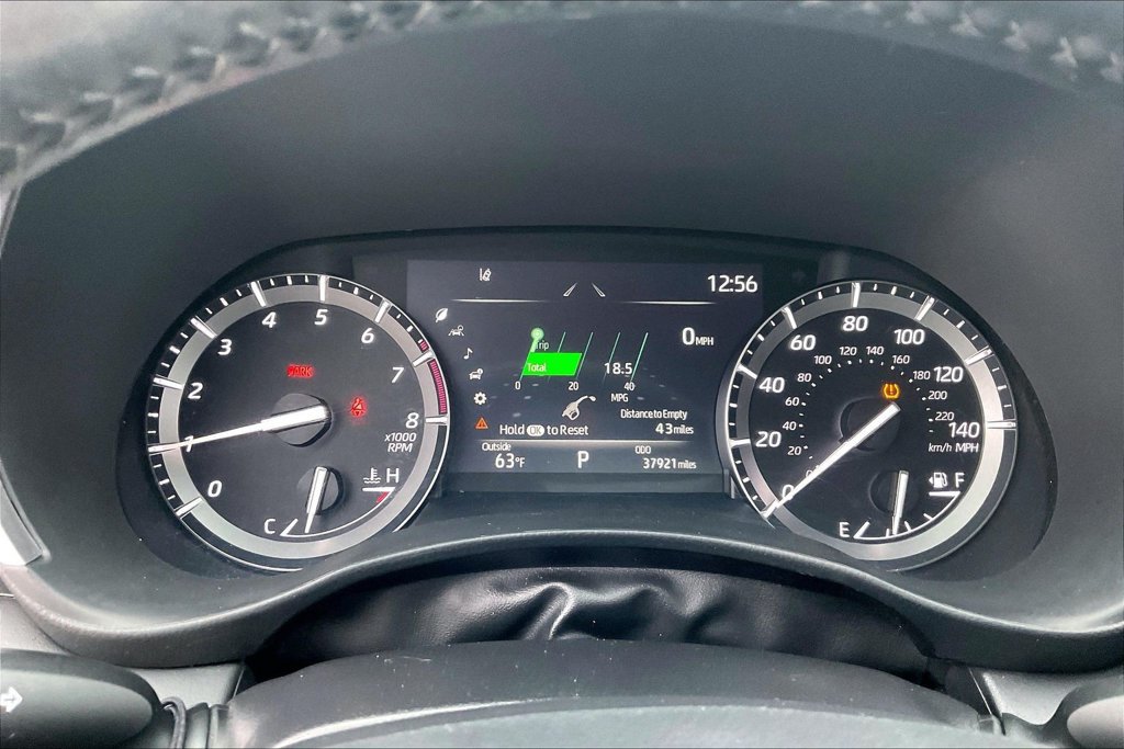 Used 2021 Toyota Highlander XLE FWD image 13