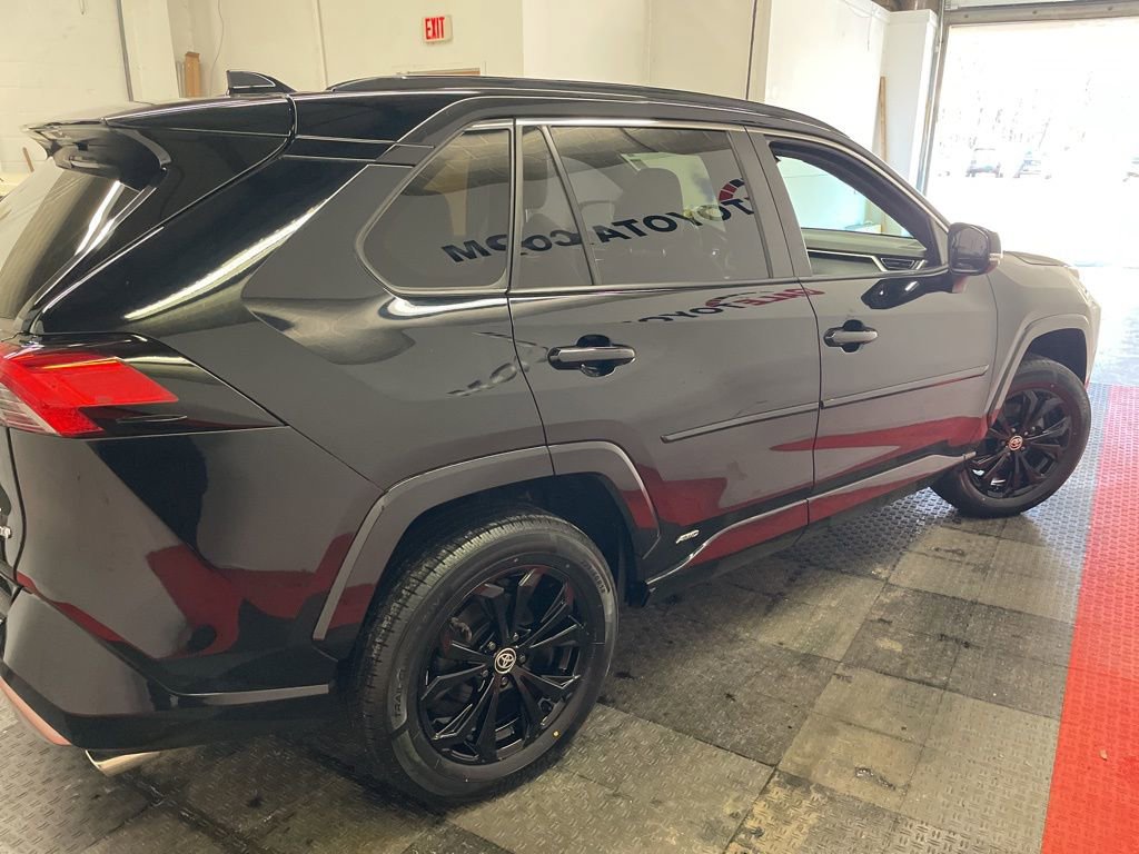 Used 2022 Toyota RAV4 SE w/ Convenience Package image 9