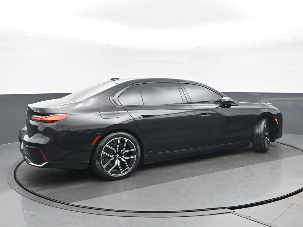 Used 2023 BMW i7 xDrive60 w/ Executive Package 2 image 3