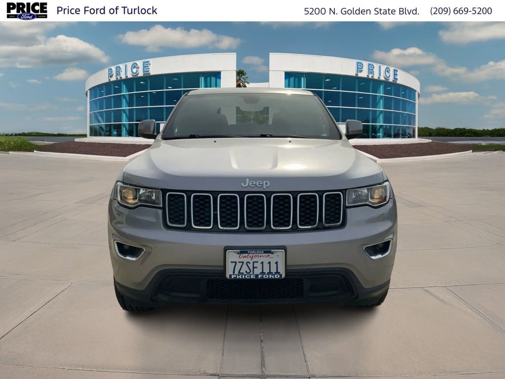 Used 2017 Jeep Grand Cherokee Laredo image 2
