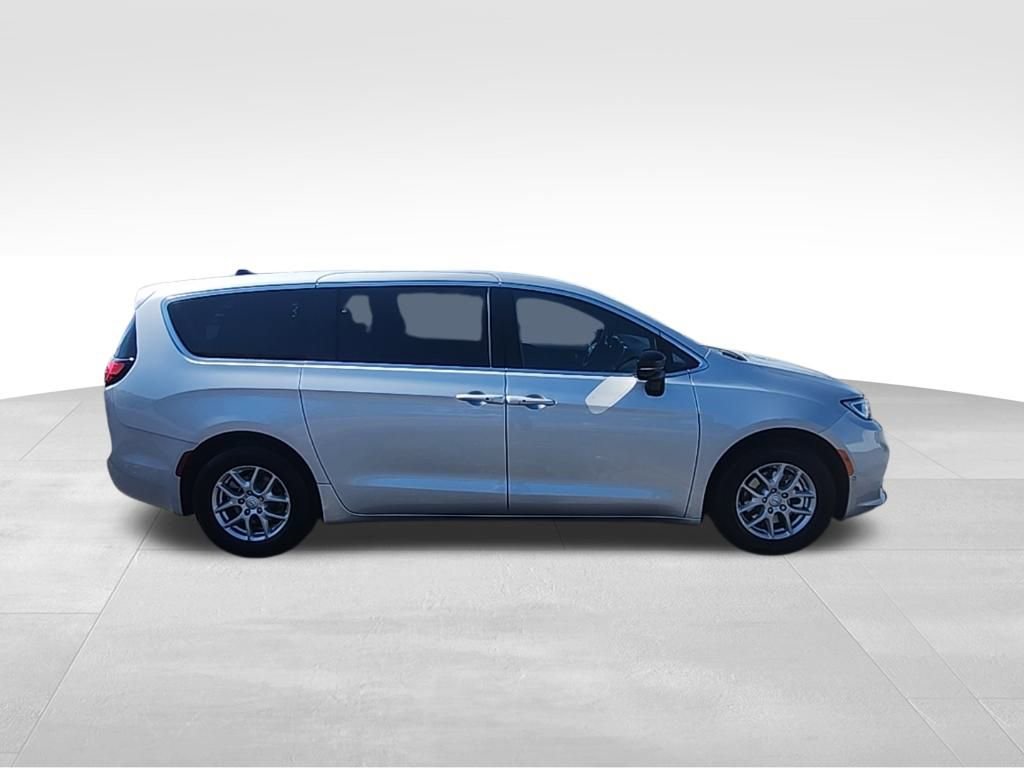 New 2026 Chrysler Pacifica Select image 29
