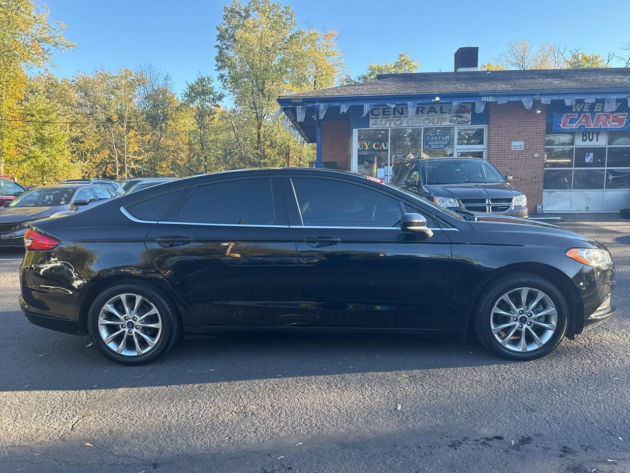 Used 2017 Ford Fusion SE image 4