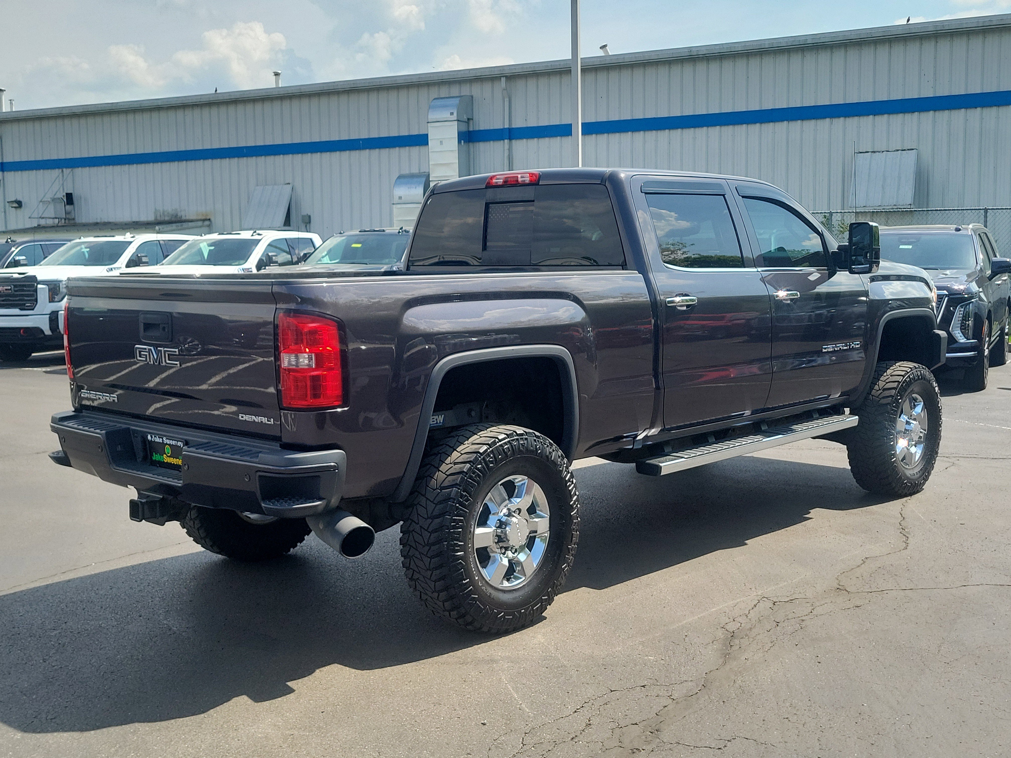 Used 2016 GMC Sierra 2500 Denali w/ Duramax Plus Package AWD/4WD image 4
