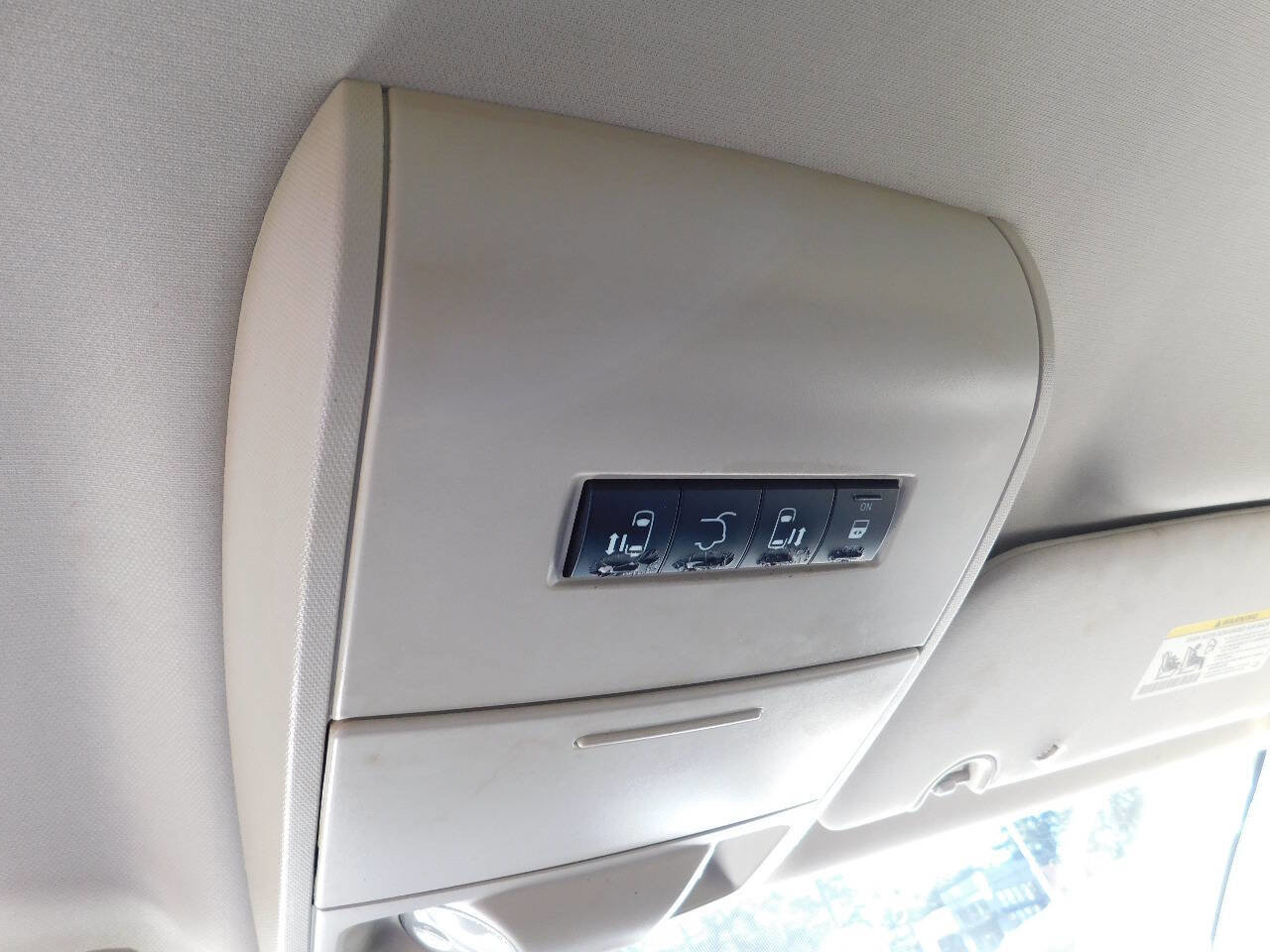 Used 2016 Dodge Grand Caravan SXT image 34