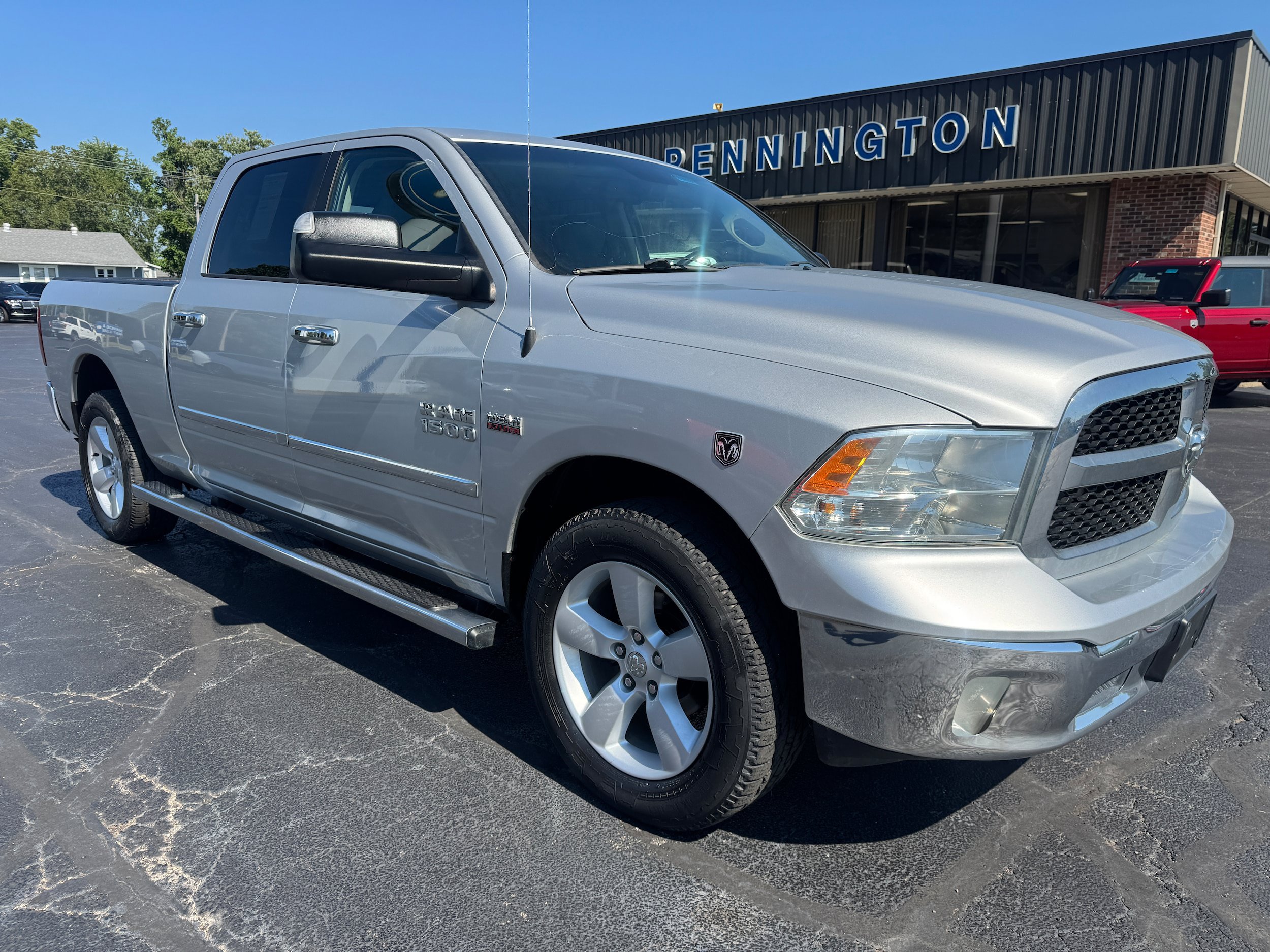 Used 2017 RAM 1500 Classic SLT AWD/4WD image 9