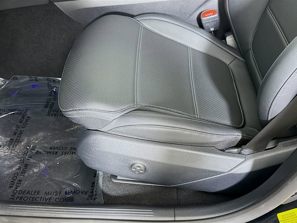 Used 2025 Mercedes-Benz GLC 350e 4MATIC image 19