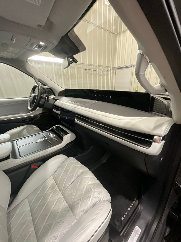 Used 2025 Lincoln Navigator L Black Label w/ Black Label Special Edition image 20