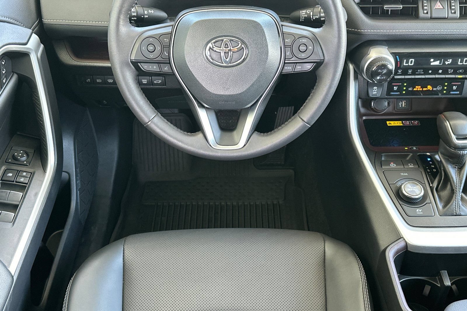 Used 2025 Toyota RAV4 Limited w/ Advanced Technology Package AWD/4WD image 17