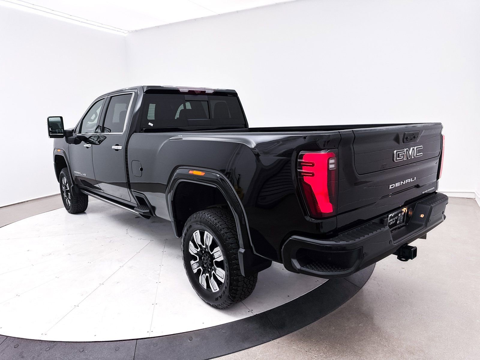 Used 2024 GMC Sierra 2500 Denali w/ Denali Reserve Package AWD/4WD image 18