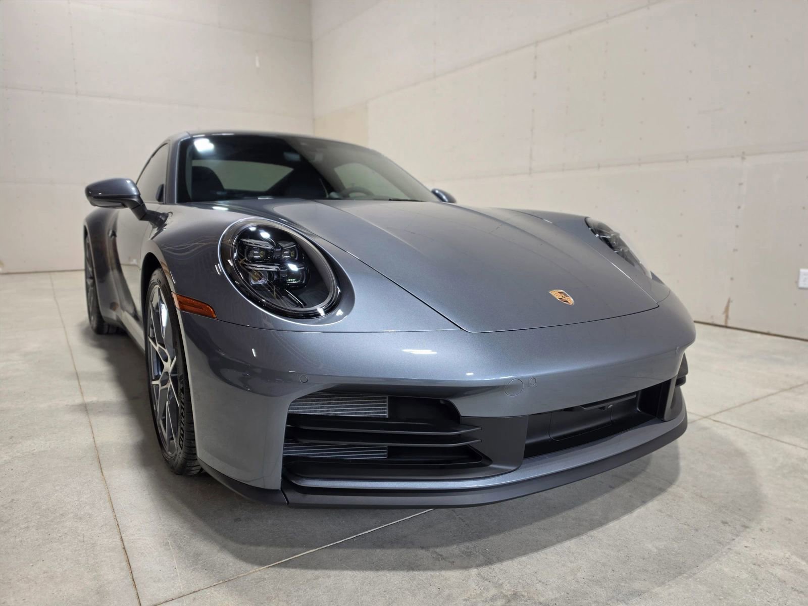 Used 2025 Porsche 911 Carrera T RWD image 2