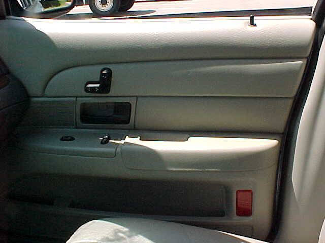 Used 2007 Ford Crown Victoria LX RWD image 31