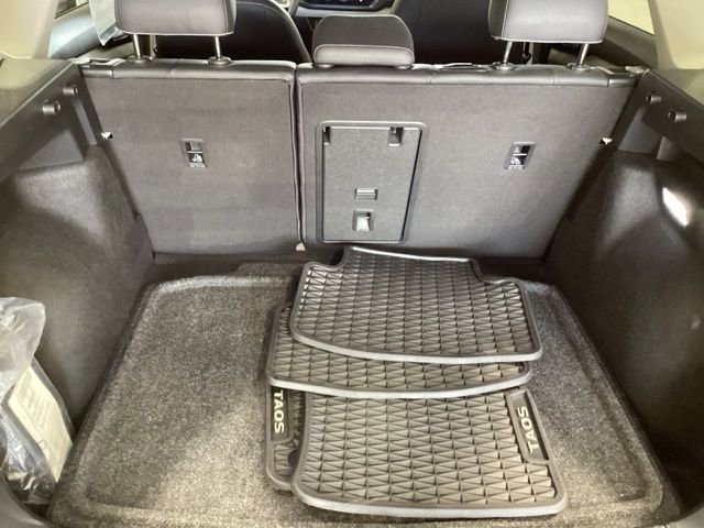 Used 2024 Volkswagen Taos SE image 15