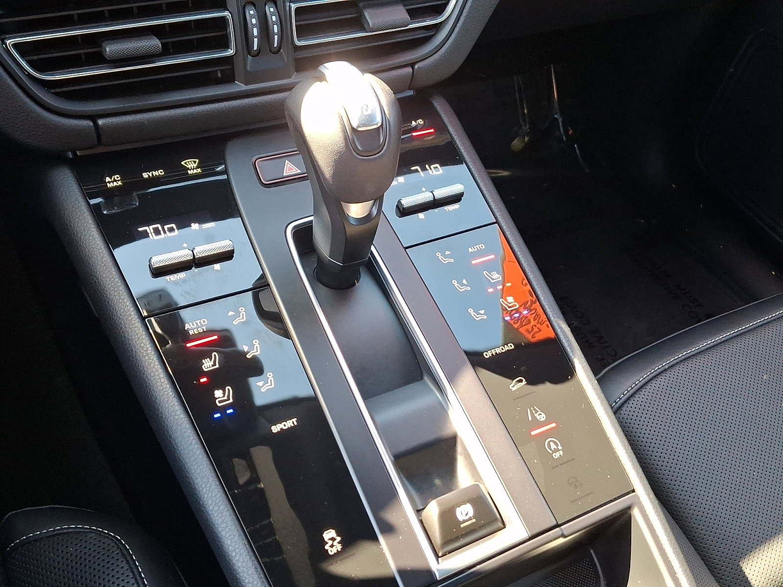 Used 2025 Porsche Macan image 15