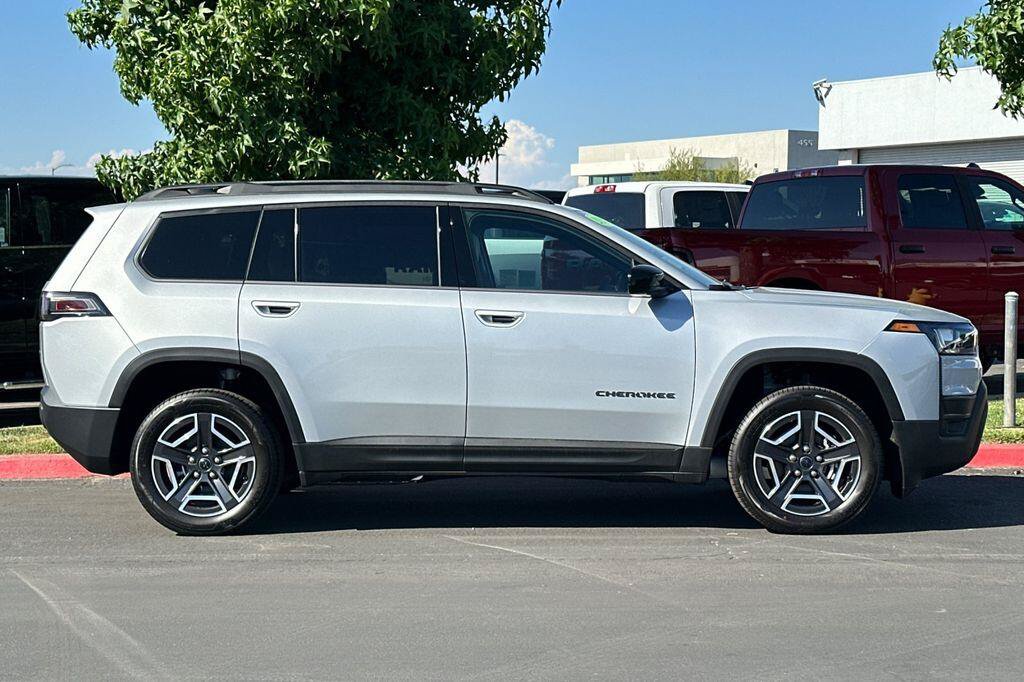 New 2026 Jeep Cherokee Laredo AWD/4WD image 3