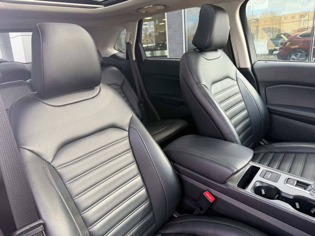 Used 2022 Ford Edge SEL w/ Convenience Package image 29