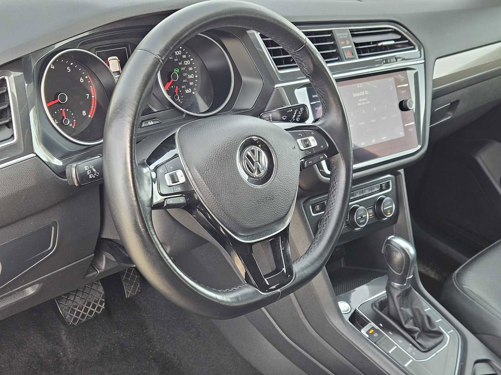 Used 2018 Volkswagen Tiguan SE FWD image 2