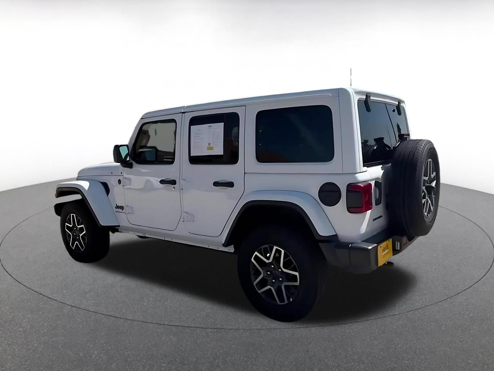 Used 2025 Jeep Wrangler Unlimited Sahara AWD/4WD image 8