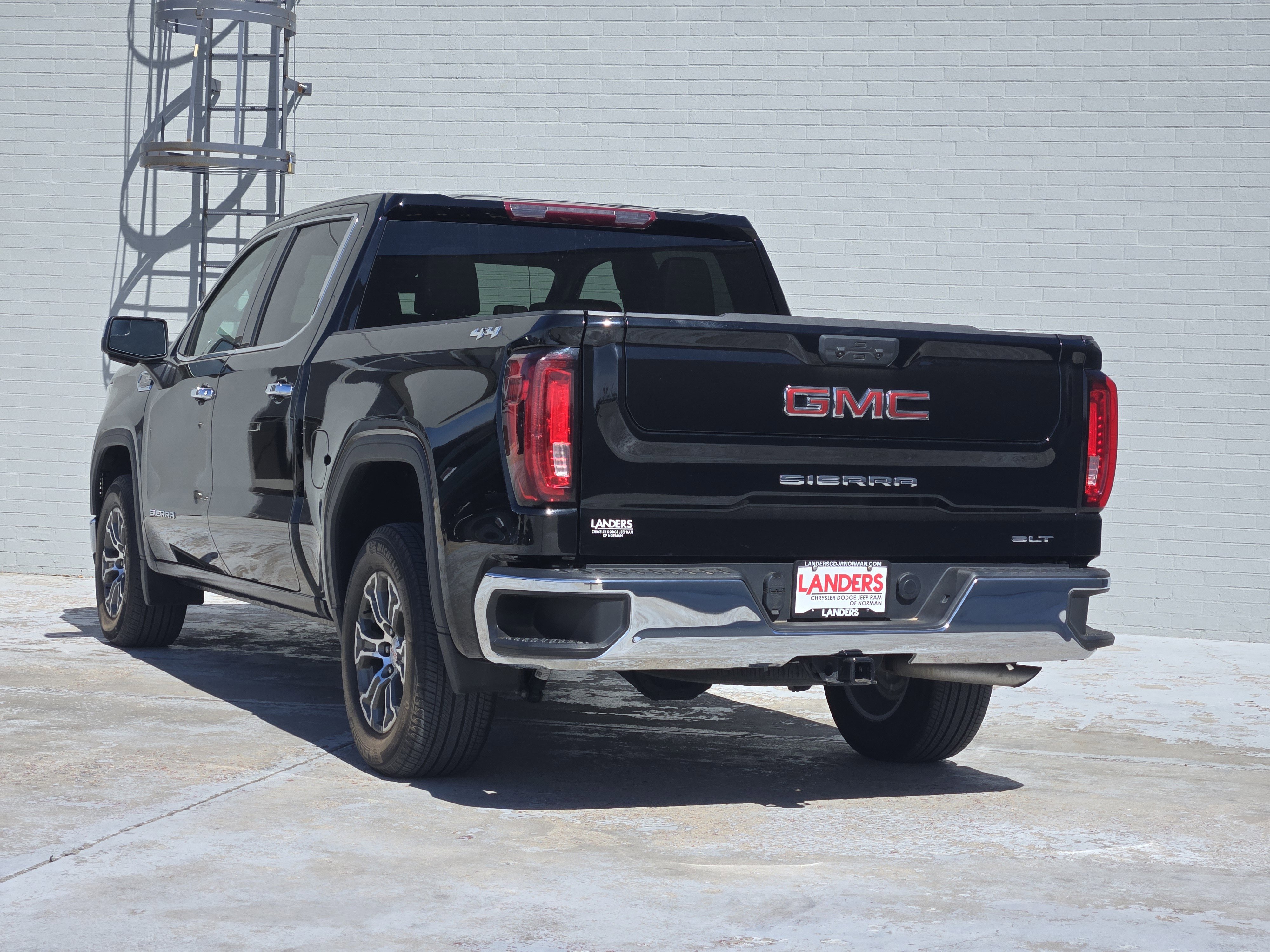Used 2024 GMC Sierra 1500 SLT image 6