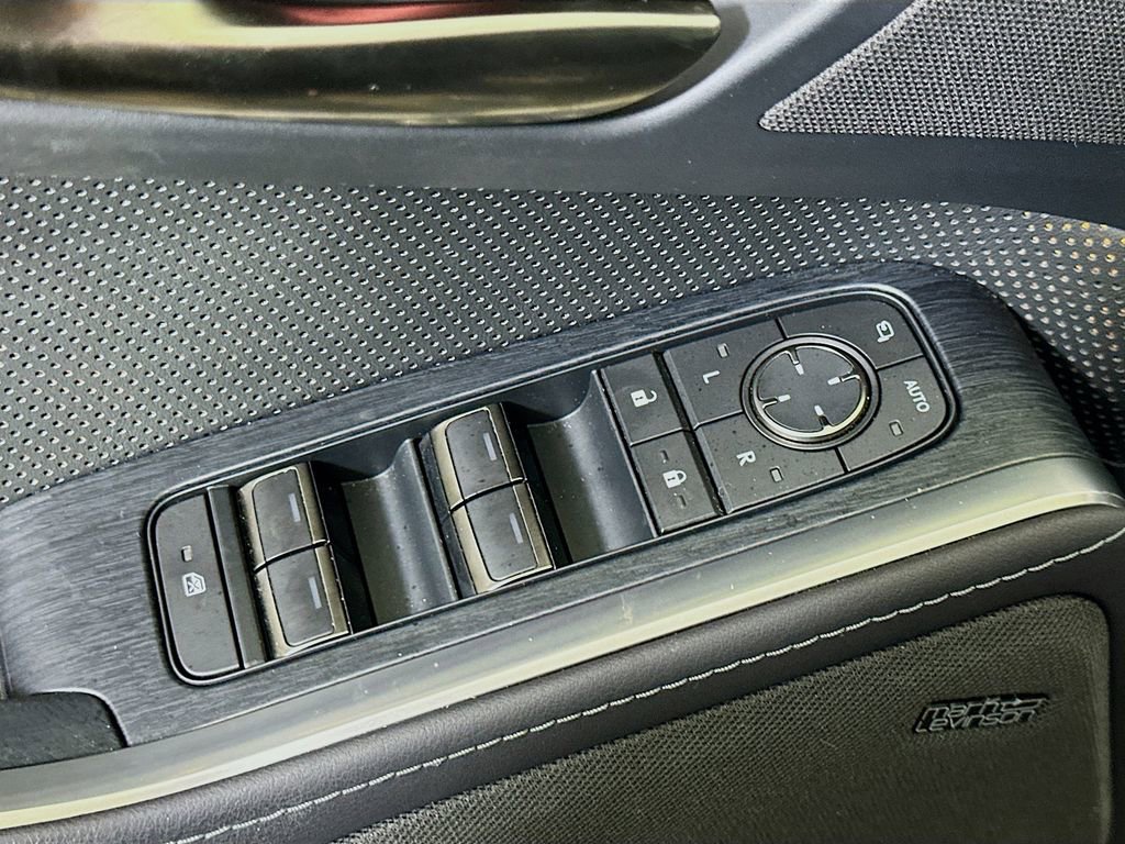 Used 2025 Lexus GX 550 w/ Accessory Package (Z1) image 19