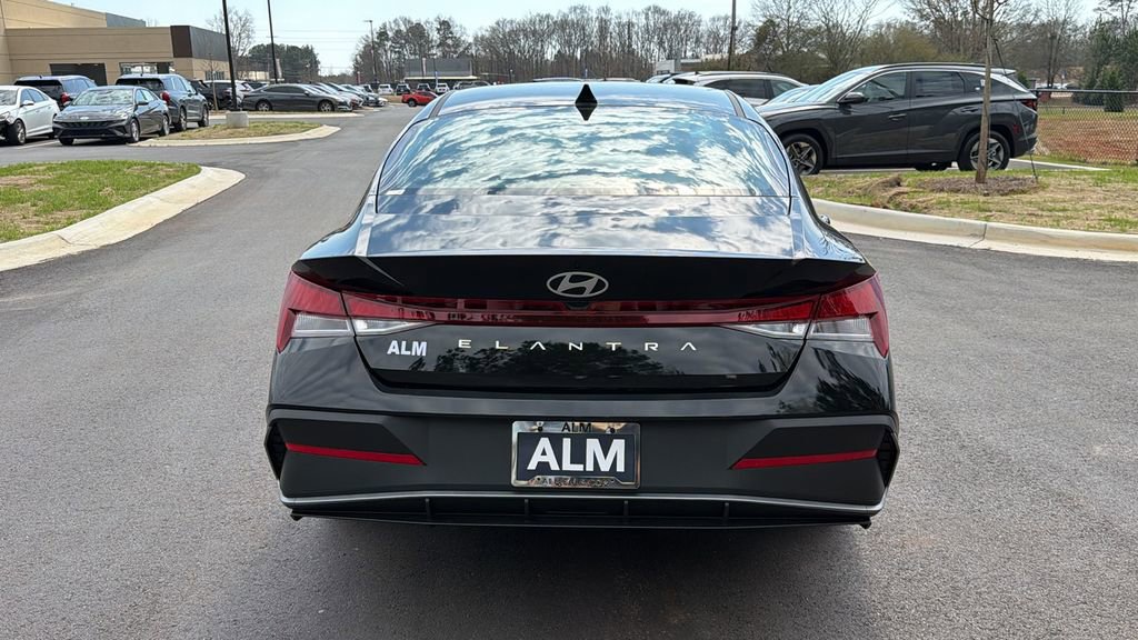 New 2026 Hyundai Elantra SE image 6