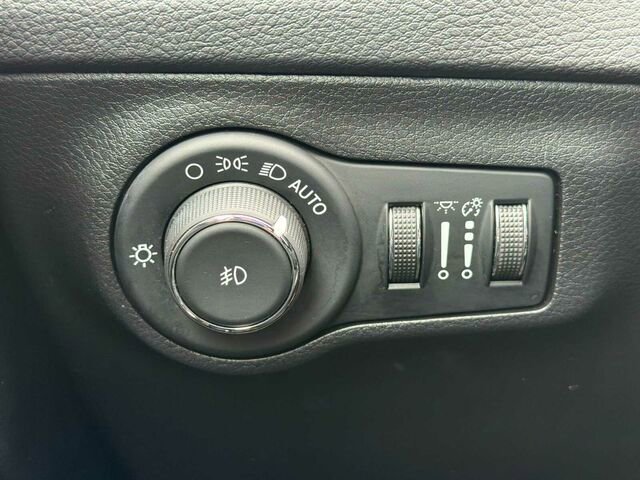 Used 2020 Jeep Compass Latitude w/ Popular Equipment Group image 32