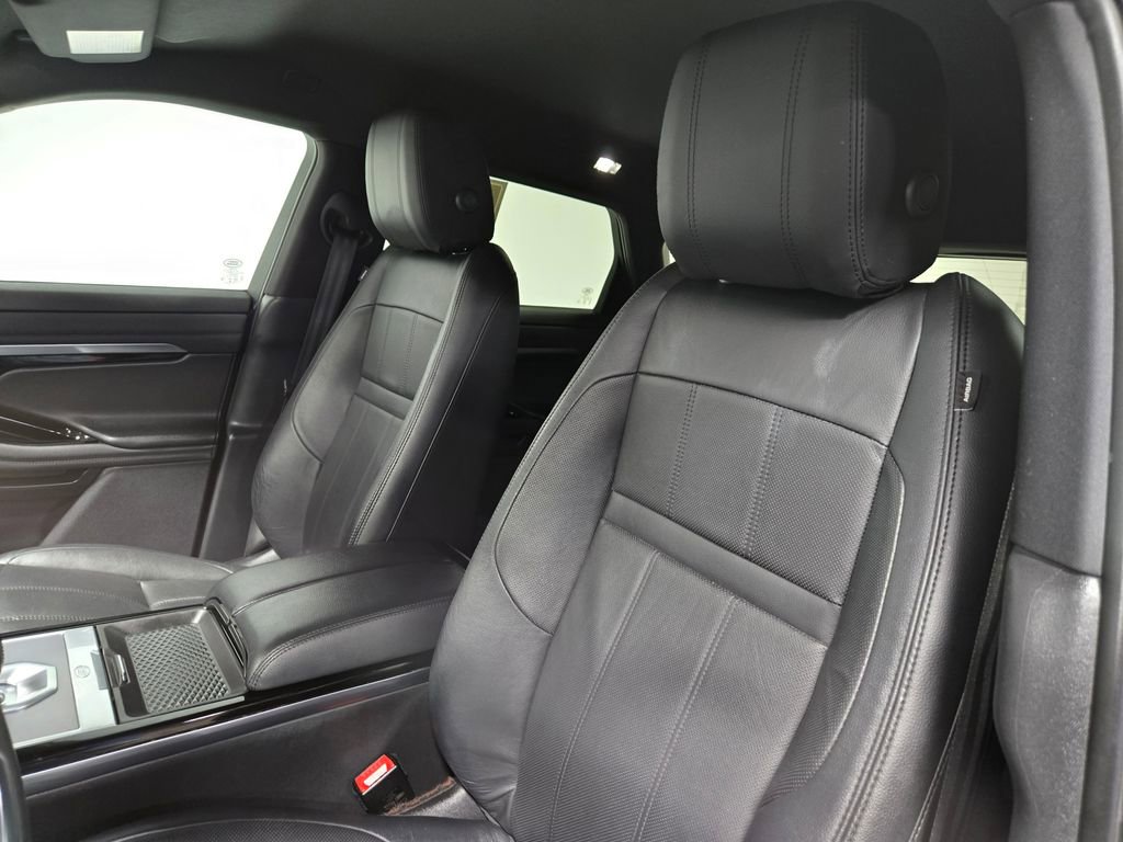 Used 2020 Land Rover Range Rover Evoque SE AWD/4WD image 11