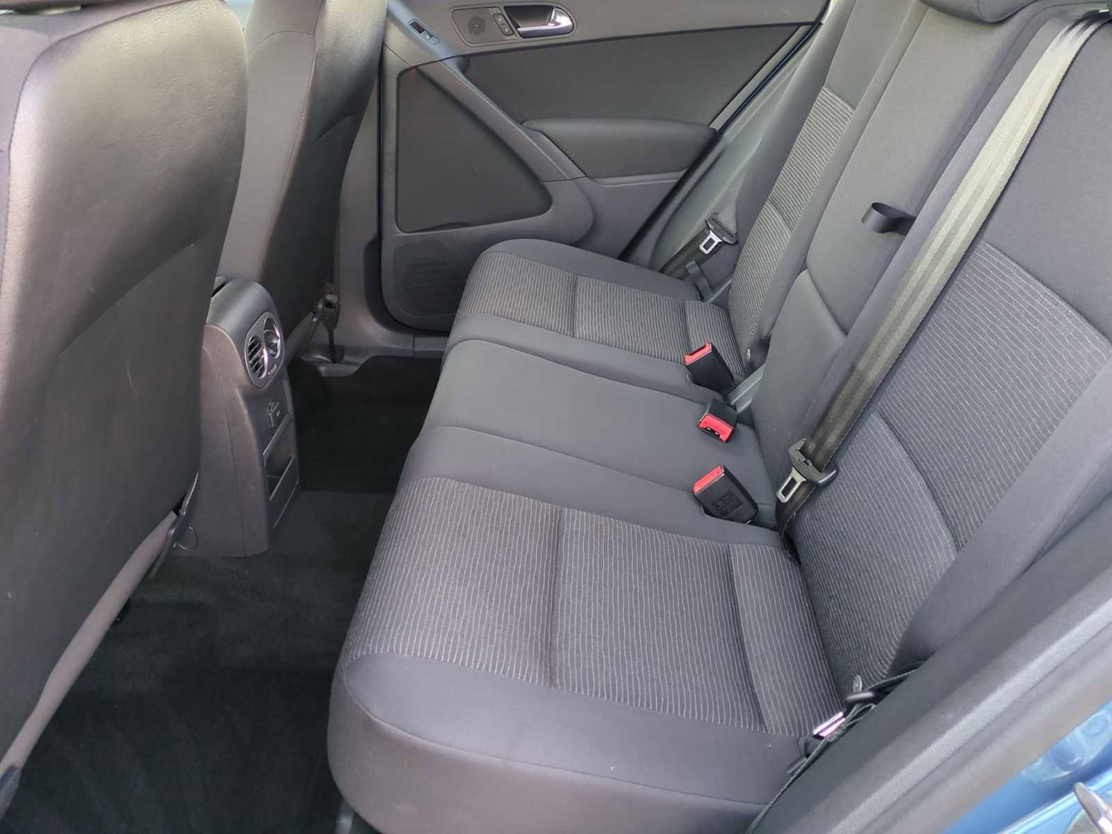 Used 2017 Volkswagen Tiguan Limited image 18