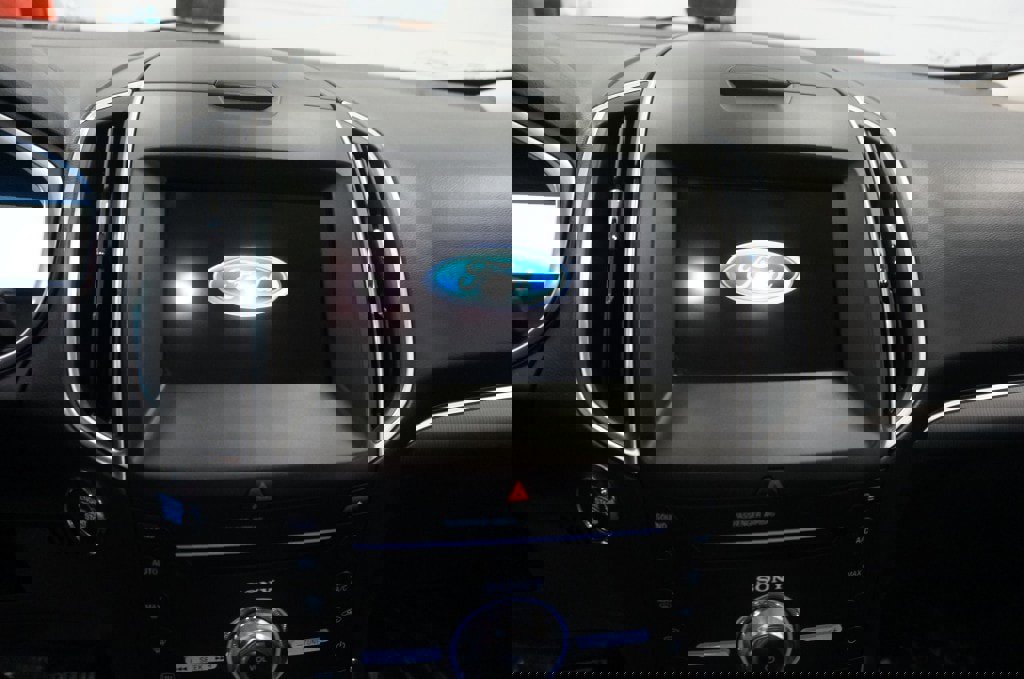 Used 2017 Ford Edge Titanium w/ Equipment Group 301A AWD/4WD image 10