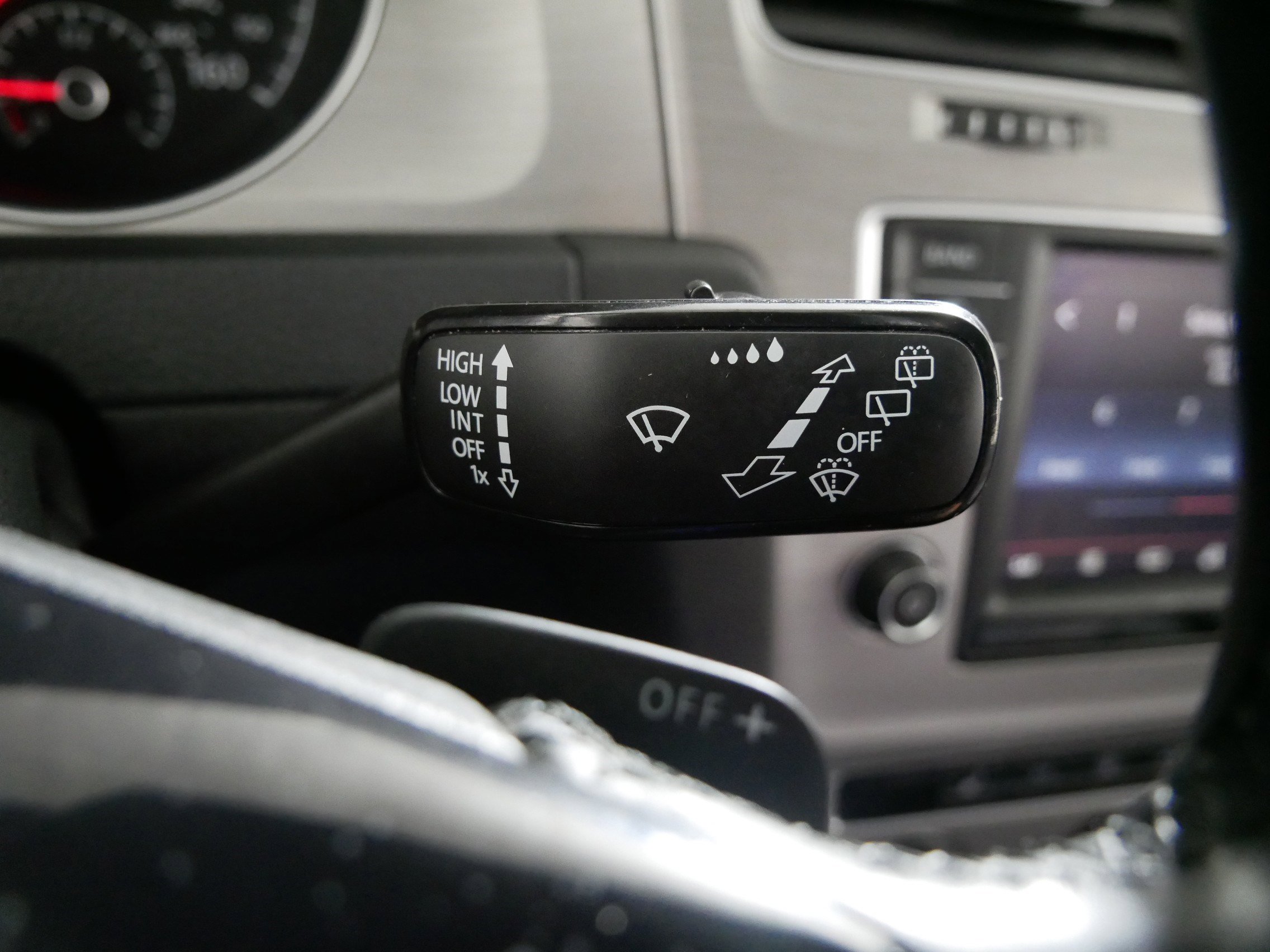 Used 2016 Volkswagen Golf Limited Edition image 32