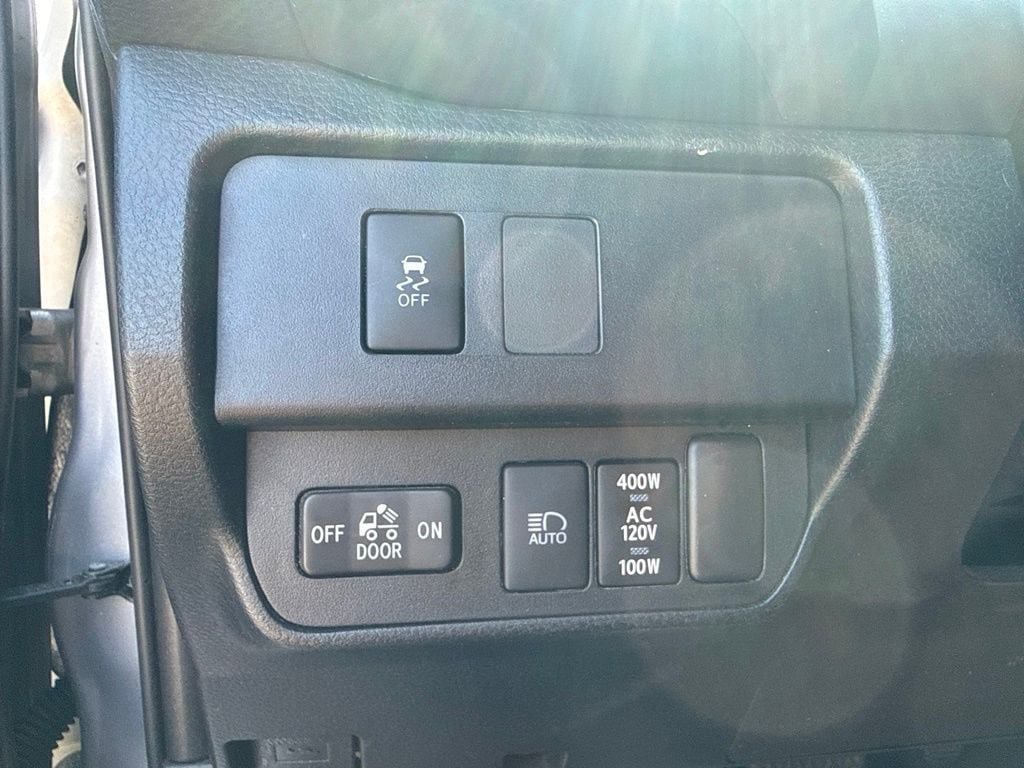 Used 2020 Toyota Tacoma TRD Off-Road w/ Technology Package AWD/4WD image 13