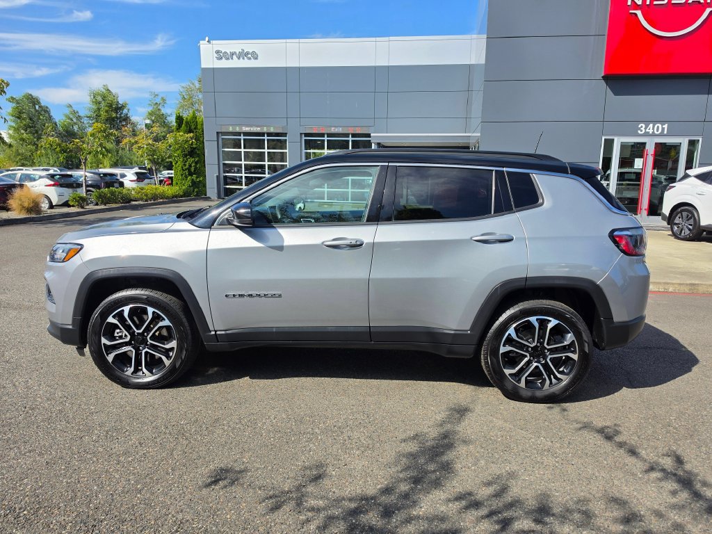 Used 2023 Jeep Compass Limited AWD/4WD image 2