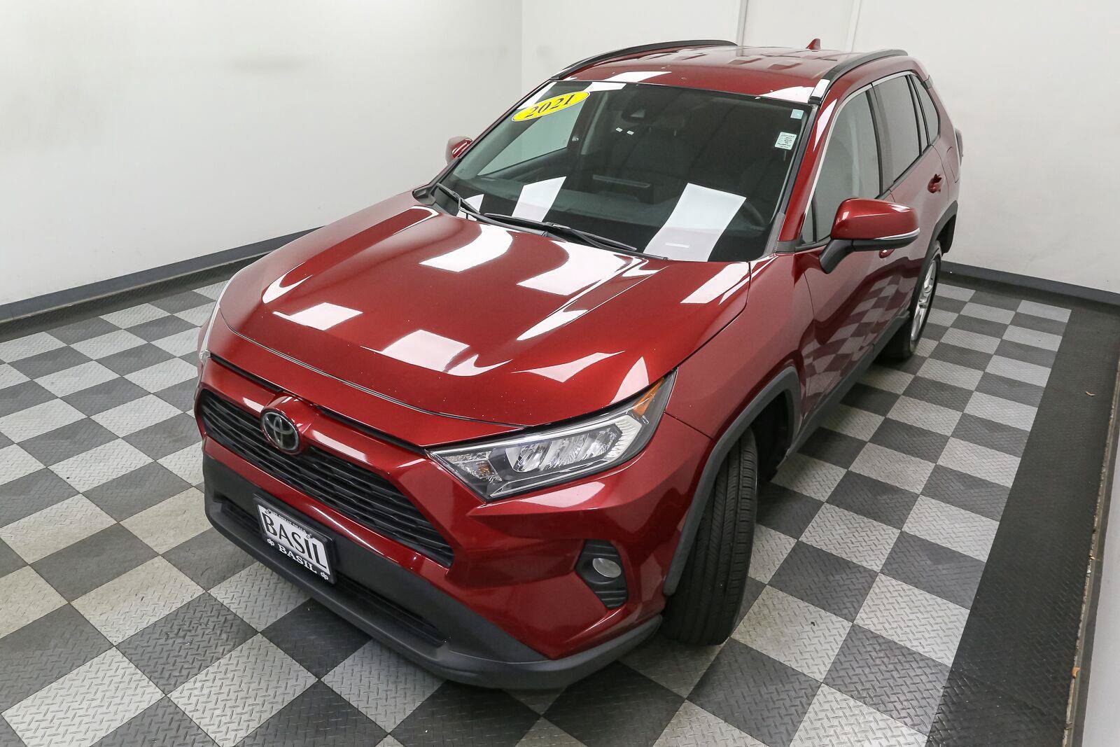 Used 2021 Toyota RAV4 XLE AWD/4WD image 6