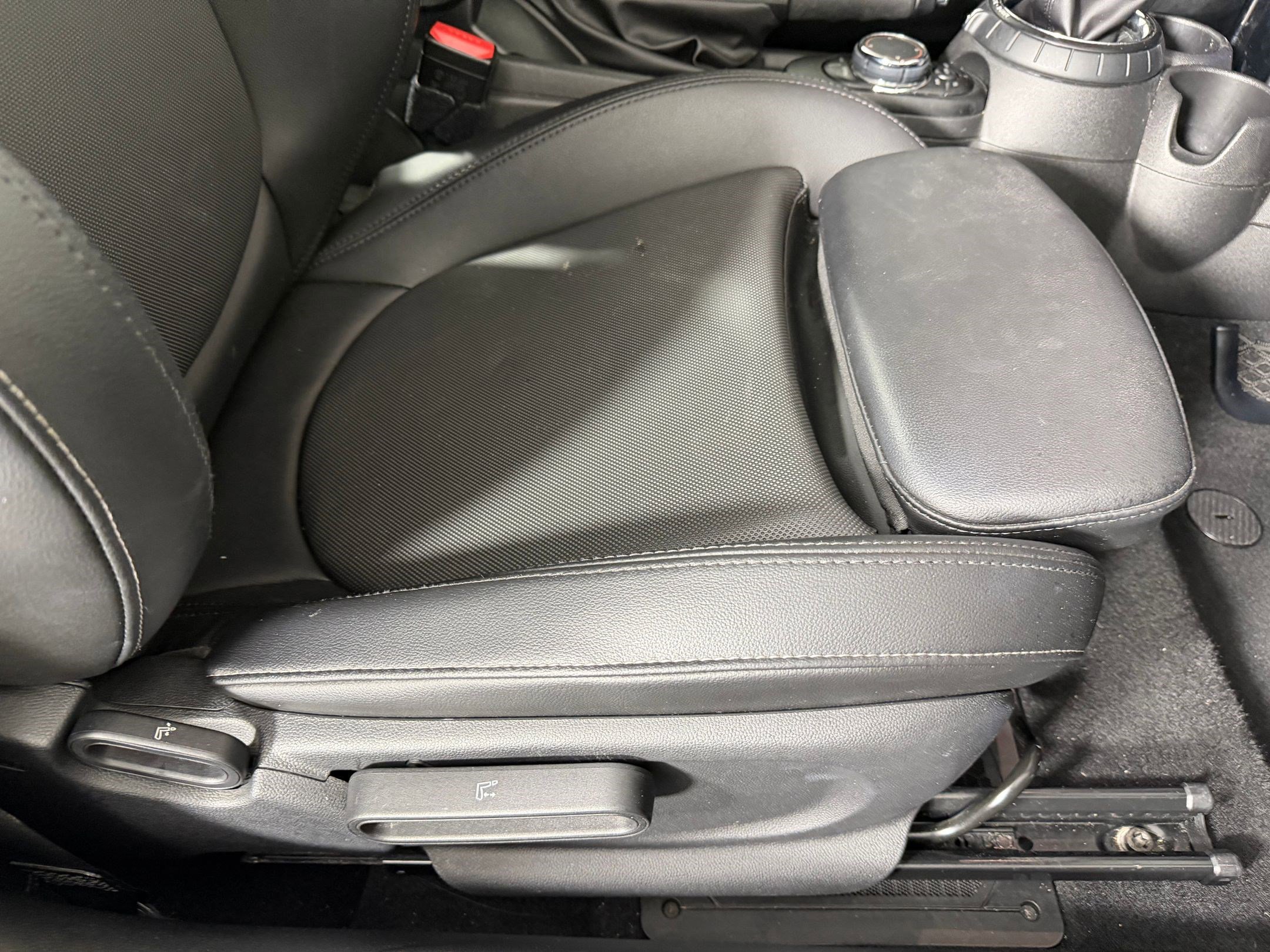 Used 2015 MINI Cooper 2-Door Hardtop image 32