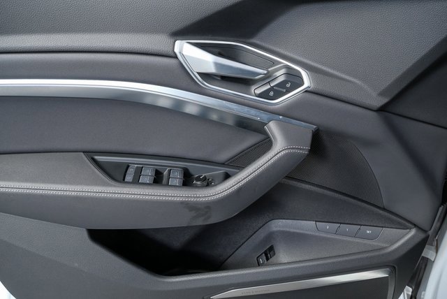 Used 2021 Audi e-tron Premium Plus w/ Premium Plus Package image 6