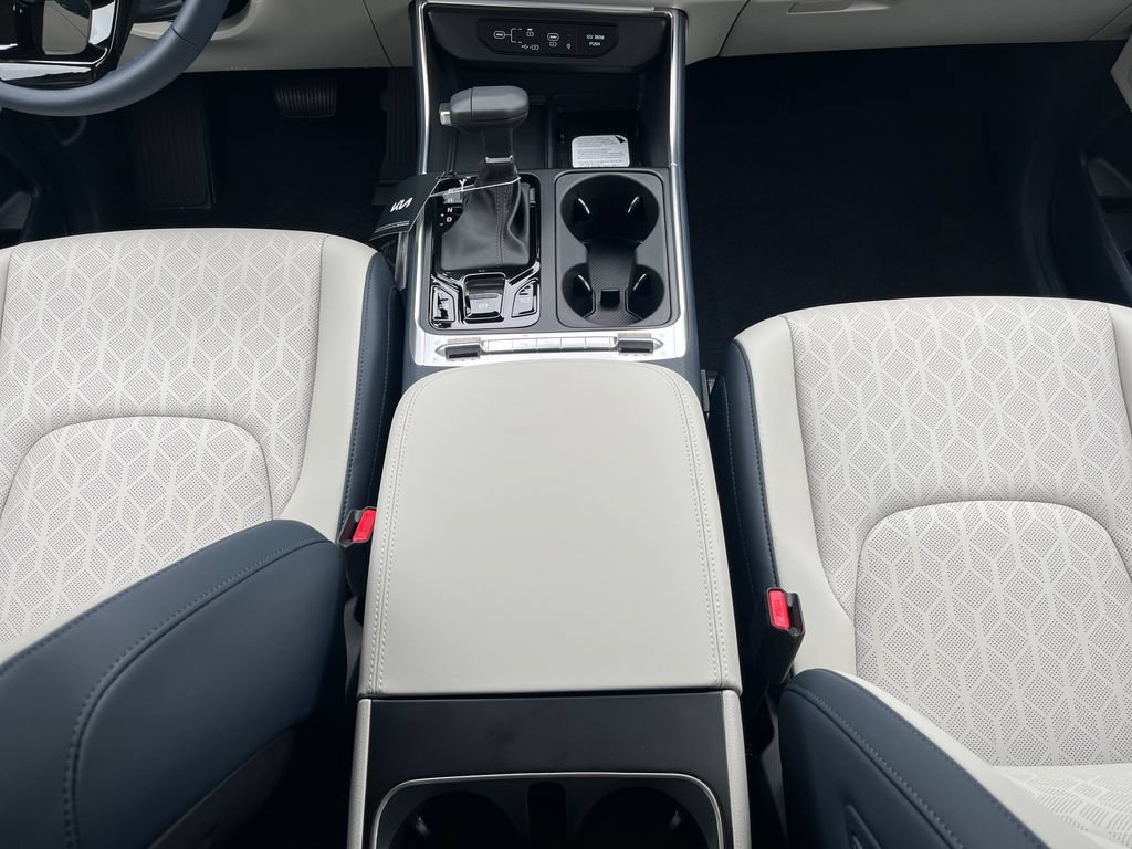 New 2026 Kia Carnival SX w/ SX Dark Edition Package FWD image 39