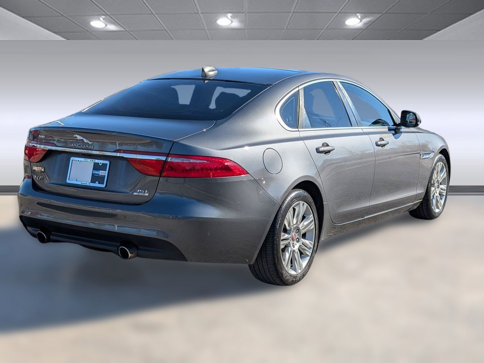 Used 2017 Jaguar XF Premium image 9